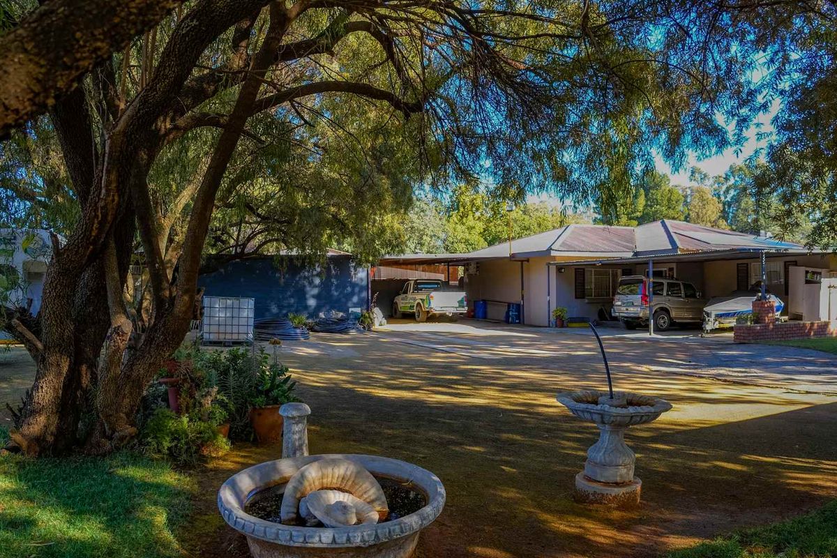 4.28ha Smallholding in Quaggafontein – Where Country Comfort Meets Investment Potential - Photo 2