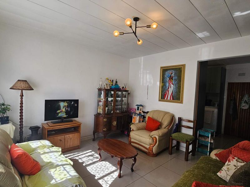 Modern 2-Bedroom Apartment in Horizon View - Photo 5
