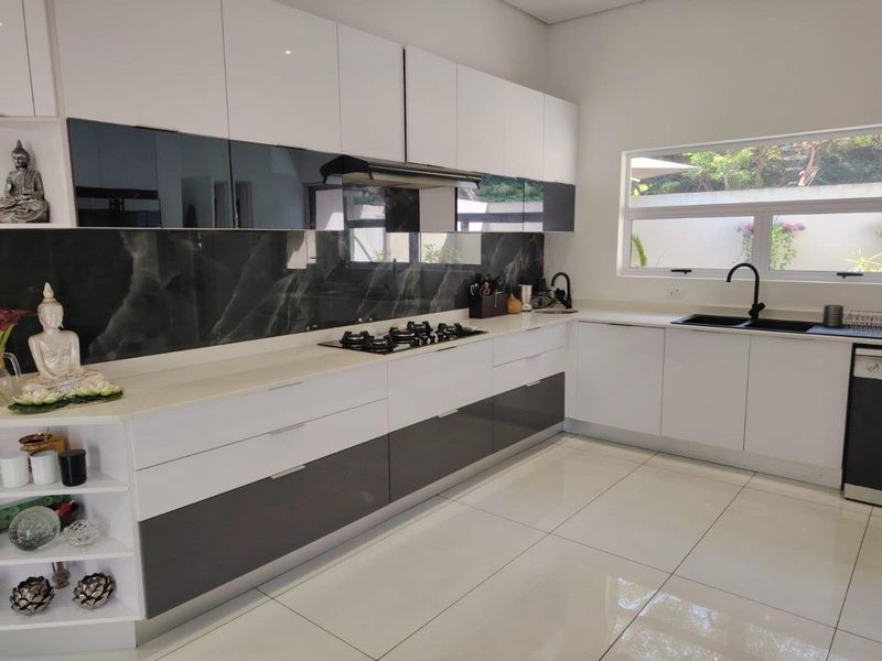 Stunning Simplex in gated estate. - Photo 7
