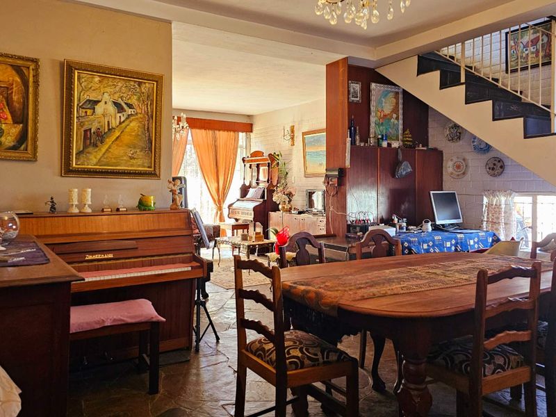 Attention Buyers! Remarkable Mansion with 9 Bedrooms, Countless Luxuries, and Endless Potential! - Photo 2