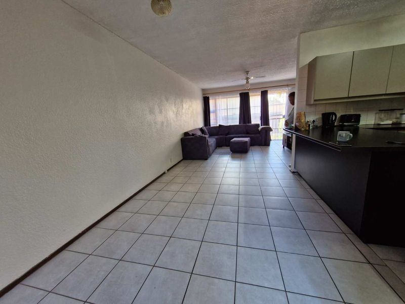 2 Bedroom Townhouse for rent in Silverton. - Photo 6