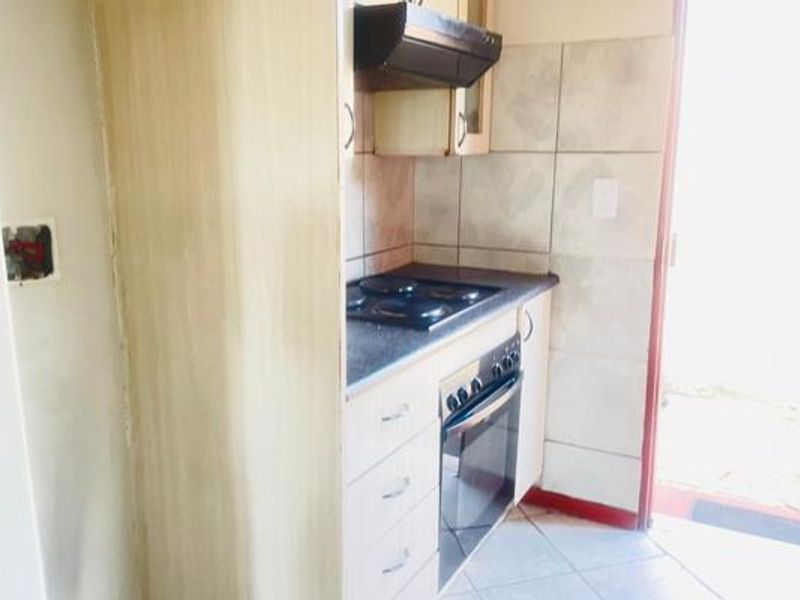 Spacious Rental Property with Flatlet in Goudrand Ext. 3, Rood - Photo 3