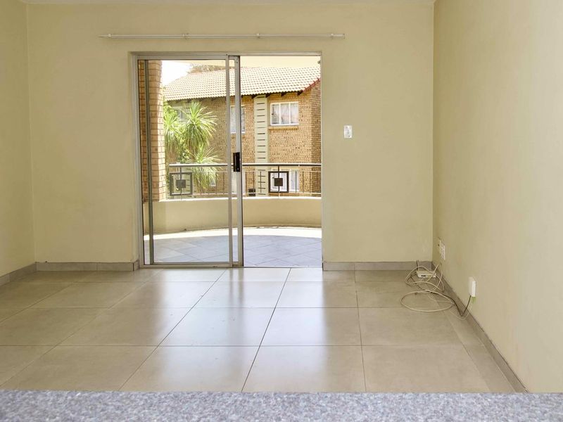 Fantastic Investment Property with a lock up garage - Photo 10