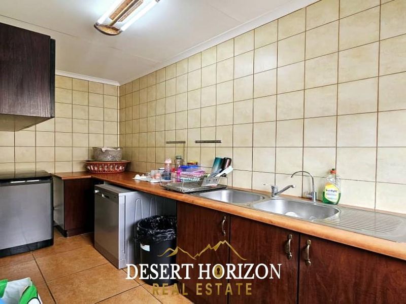 Walvisbay, Fairways Estate |  Beuatiful Family home for sale - Photo 7