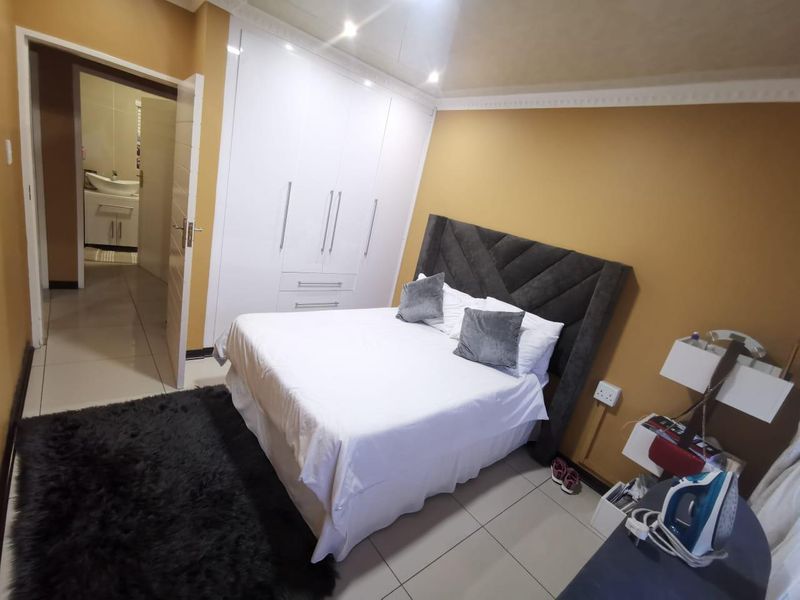 This beautiful modern finished property is  situated in the quiet street of Arboretum close to all your Amenities - Photo 7