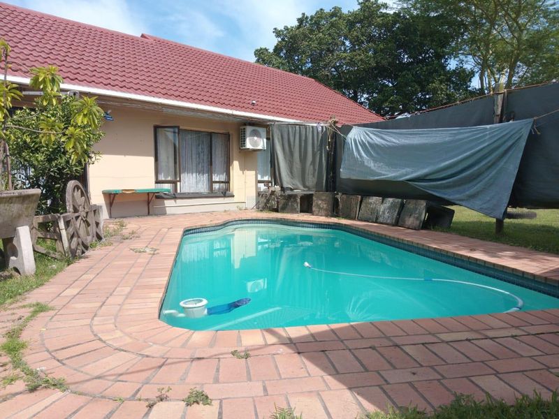 Spacious 3-Bedroom Family Home with Staff Accommodation & Pool - Photo 10