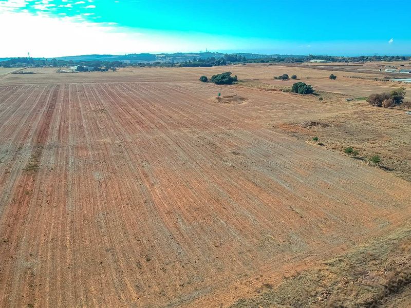 Very Large vacant stand on Garsfontein Road, close to The Hills Estate - Photo 6