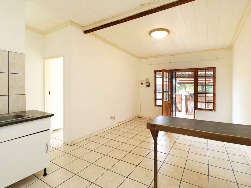 Cozy 2-Bed Garden Cottage with Covered Carport – Rent Now! - Photo 7