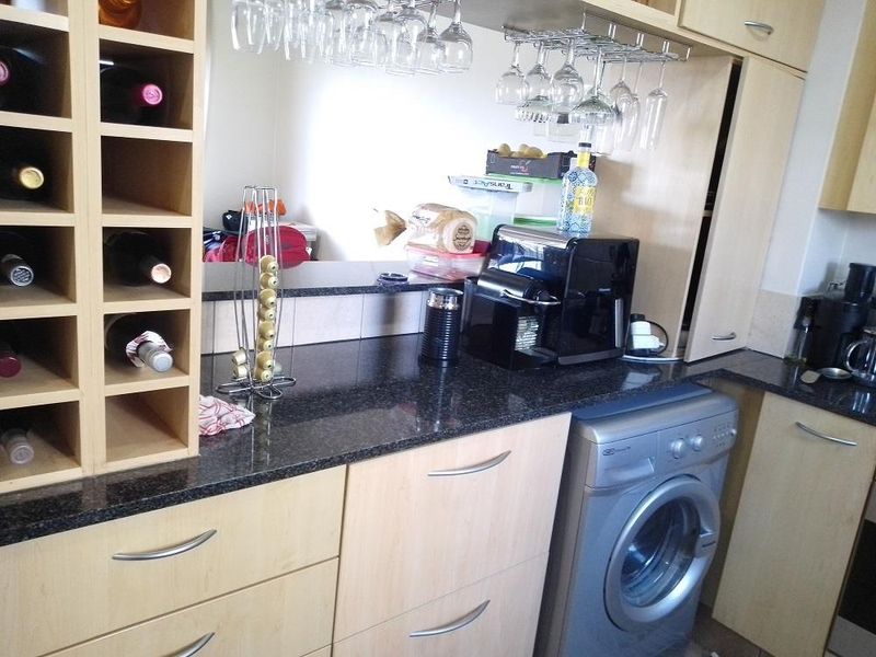 Stunning Sunninghill Duplex: Light-Filled & Priced to Sell! - Photo 6