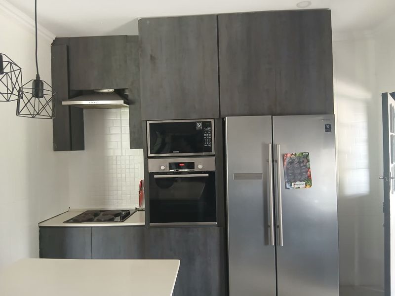 3 BEDROOM HOME WITH FLATLET/GRANNY FLAT - Photo 4