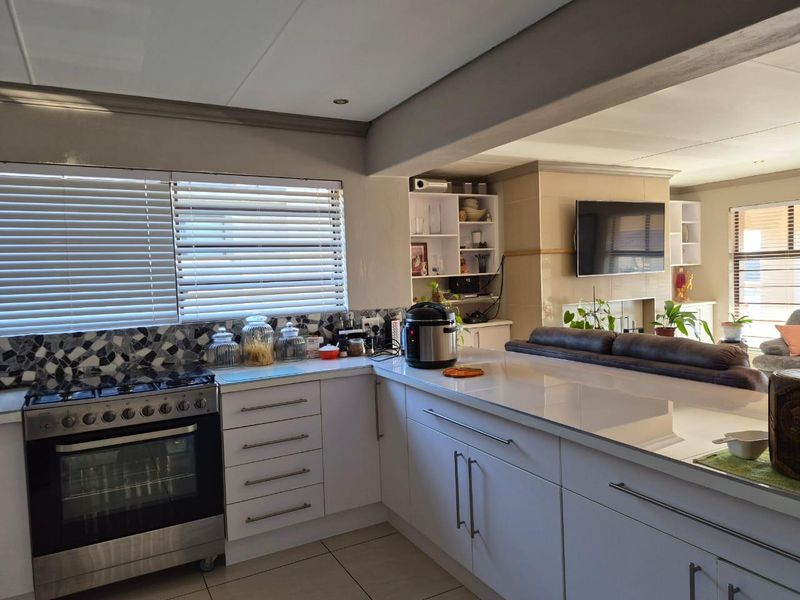 Lovely 3 bedroom home for sale in Reebok, Groot Brak River - Photo 4