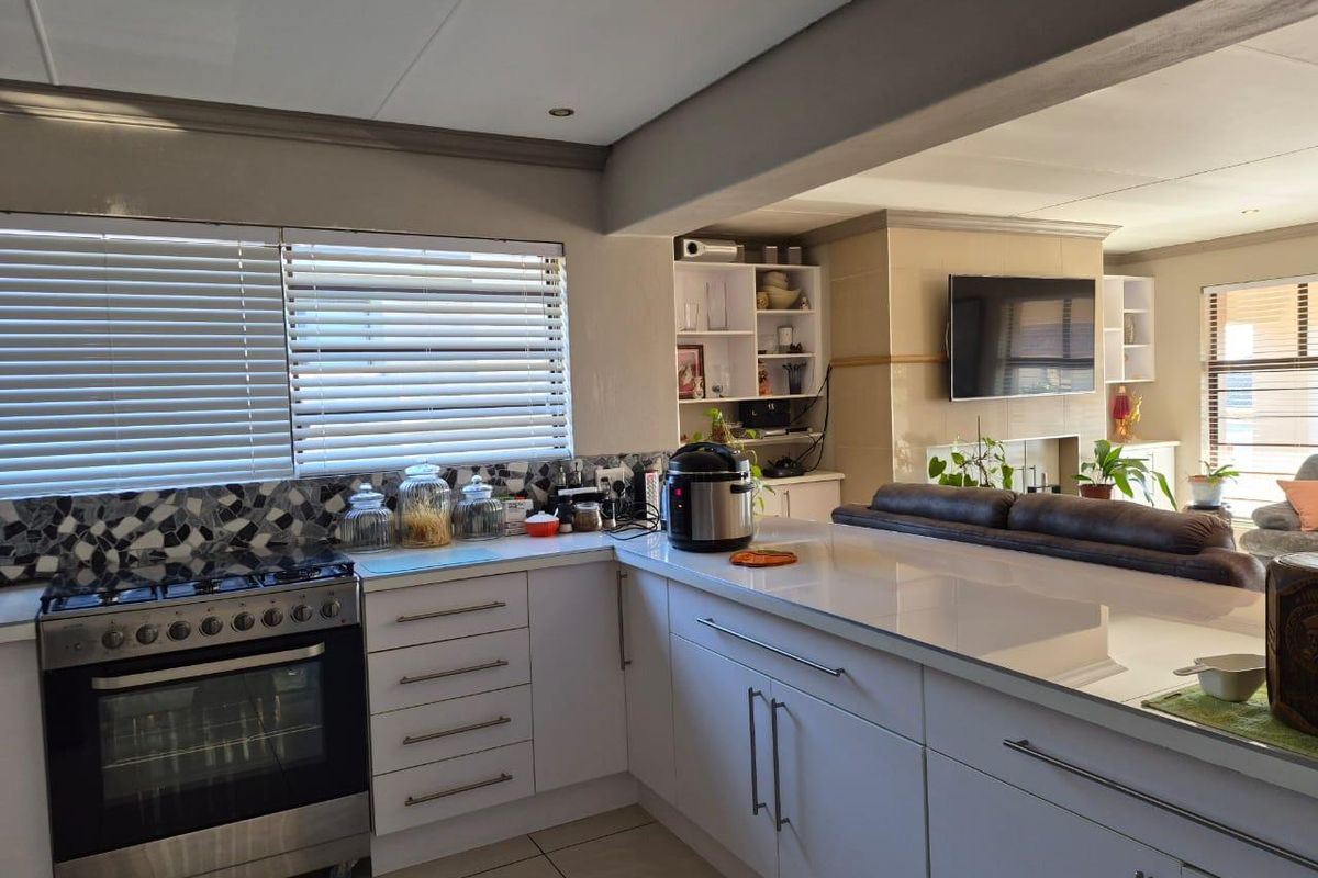 Lovely 3 bedroom home for sale in Reebok, Groot Brak River - Photo 4