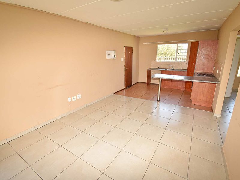 Ground Floor Townhouse - Photo 5