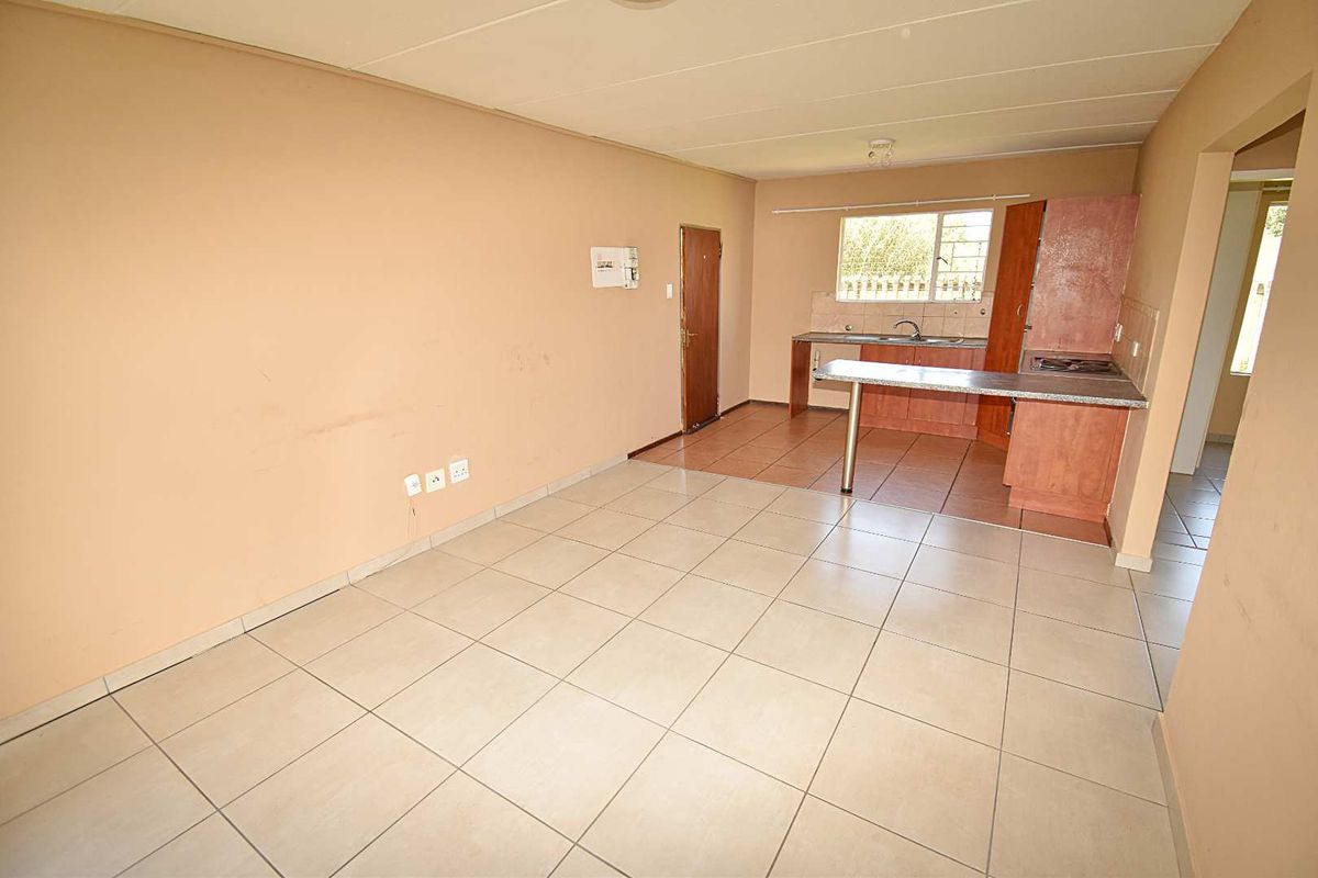 Ground Floor Townhouse - Photo 5