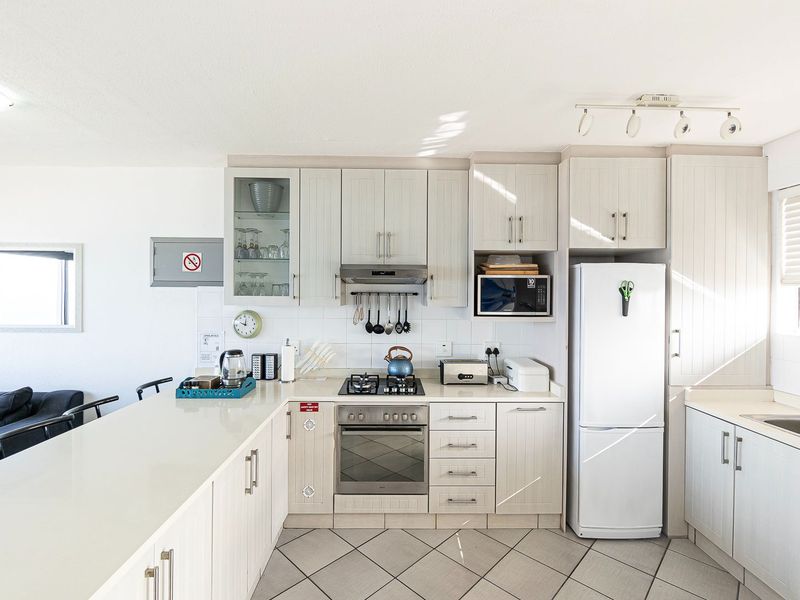 Modern, furnished and on the beach - Photo 3