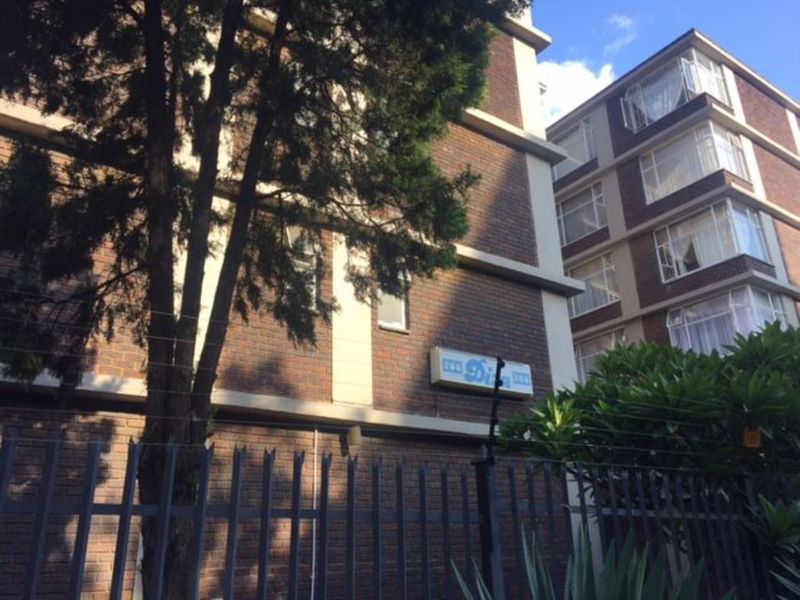 Live in Silverton's Heart: Spacious 2.5 Bed Apartment Awaits! - Photo 1
