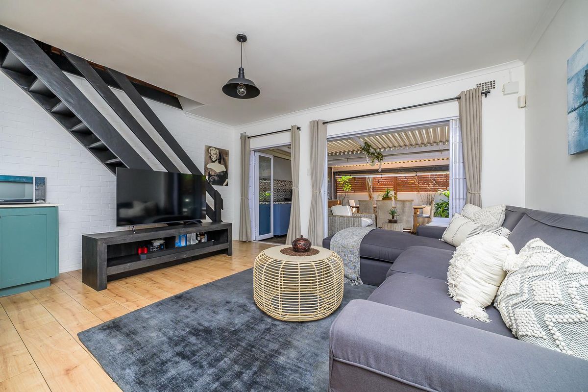 Modern 3 Bedroom Townhouse | Walk to Umhlanga Beach | Private Garden | Exclusive Mandate - Photo 5