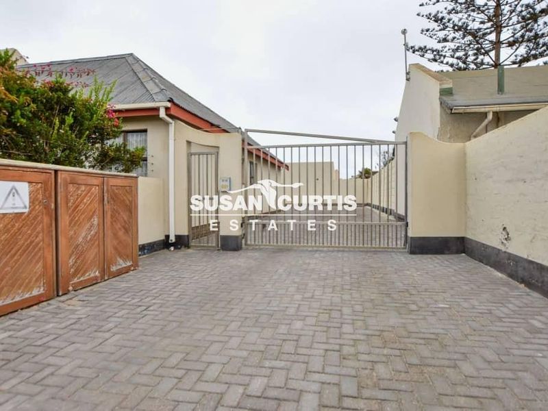 4 BEDROOM TOWNHOUSE IN SWAKOPMUND CENTRAL IS FOR SALE - Photo 6