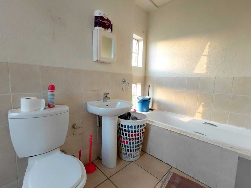 2 Bedroom Apartment, ground floor in Eagle Breeze Complex, Laser Park - Photo 6