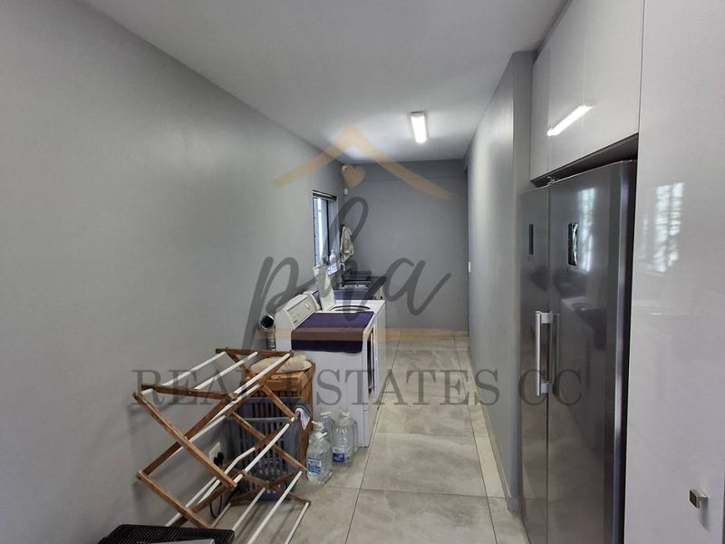 Two Double-Storey Houses with a separate flat on one erf - Registered in a CC - Photo 10