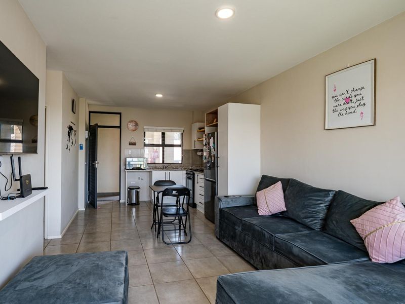 2 bedroom apartment in Kingsgate Estate - Photo 8