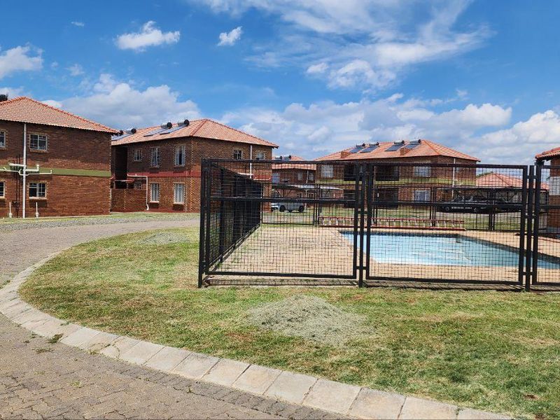 Comfortable 3 bedroom Living for the Whole Family - Photo 9