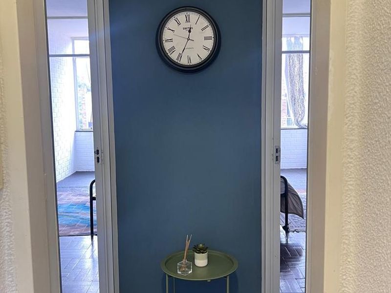**Charming Shared 2-Bedroom Unit in Quiet Neighborhood – Ideal for Students** - Photo 2