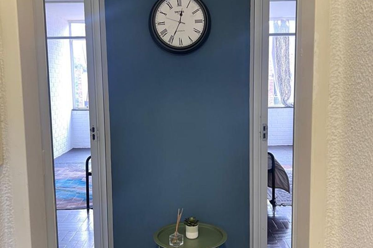 **Charming Shared 2-Bedroom Unit in Quiet Neighborhood – Ideal for Students** - Photo 2