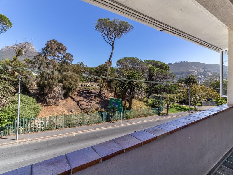 Modern Two-Bedroom Apartment with Mountain Views in Gardens, Cape Town | Available Immediately - Photo 3