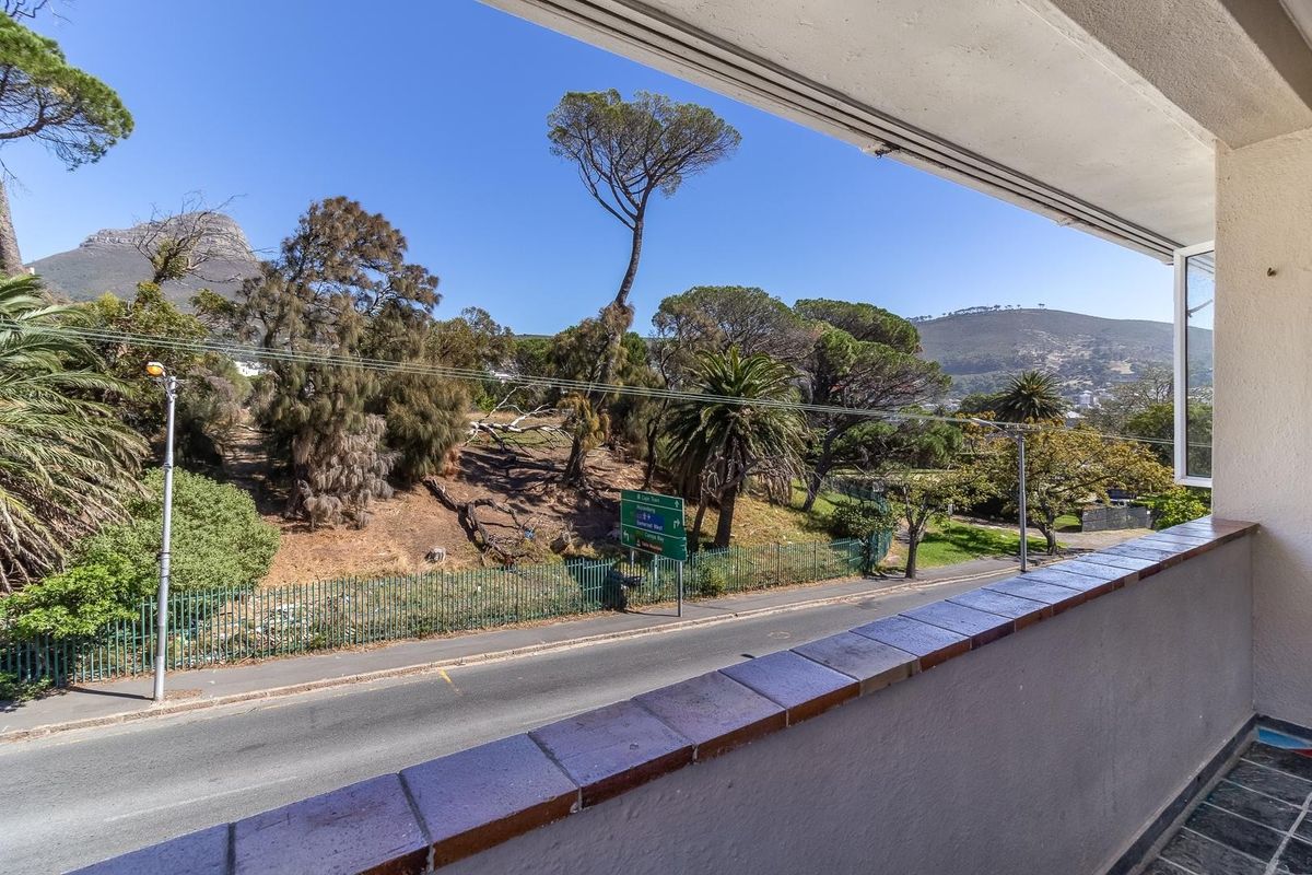 Modern Two-Bedroom Apartment with Mountain Views in Gardens, Cape Town | Available Immediately - Photo 3