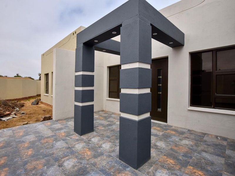 Meersig, Walvis Bay:  Newly Renovated home in Meersig Proper is for Sale - Photo 4