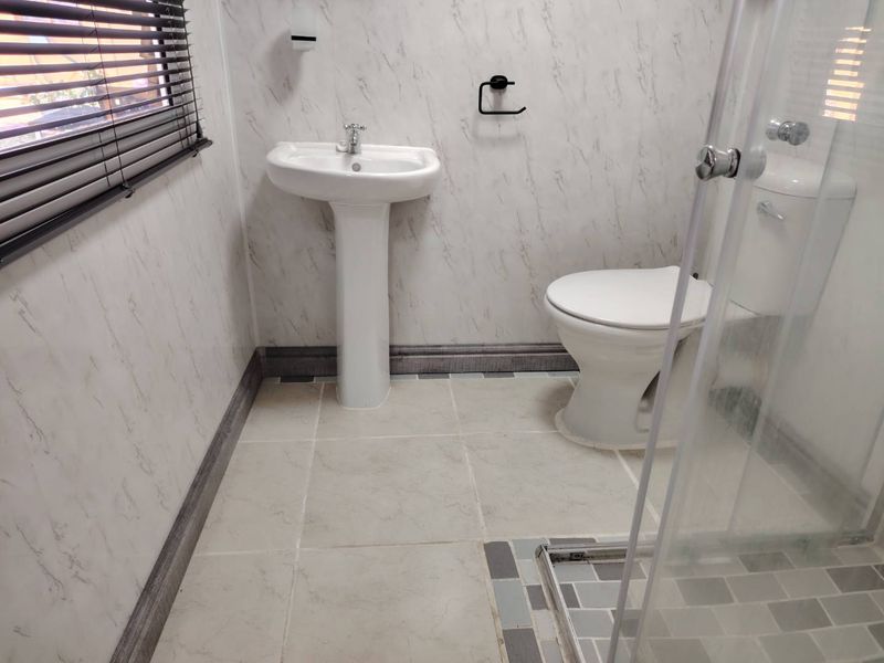 One bedroom garden cottage in Chrismar to rent - Photo 7