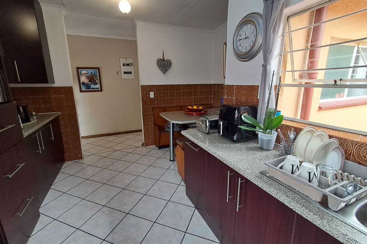 3 Bedroom House for Sale in Brackenhurst - Photo 4