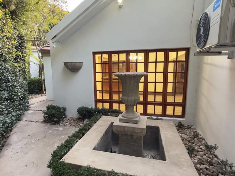 Bramley Brilliance – A Mansion Made for Legacy Living - Photo 3