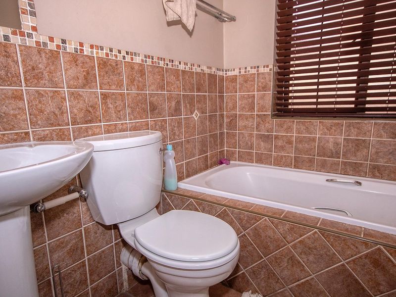 3 BEDROOM MEYERSIG ESTATE BARGAIN! - Photo 9