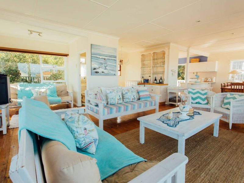 Furnished Coastal Retreat with Panoramic Ocean Views in Vermont - Photo 10