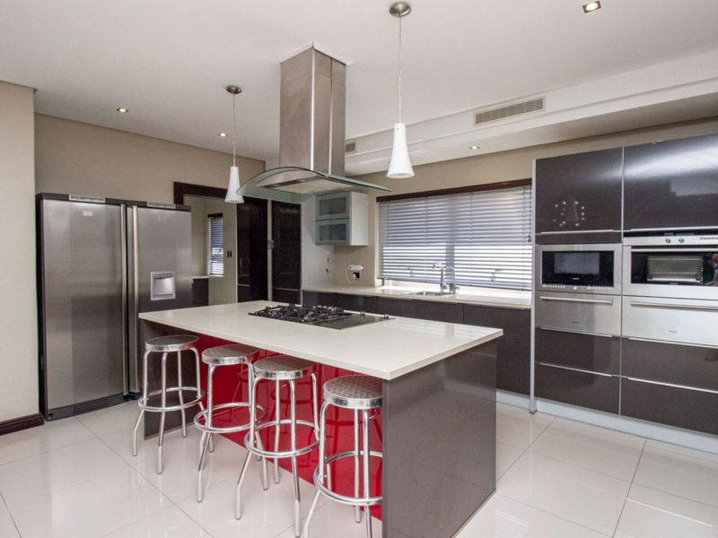 A Home of Grandeur in Plattekloof. - Photo 3