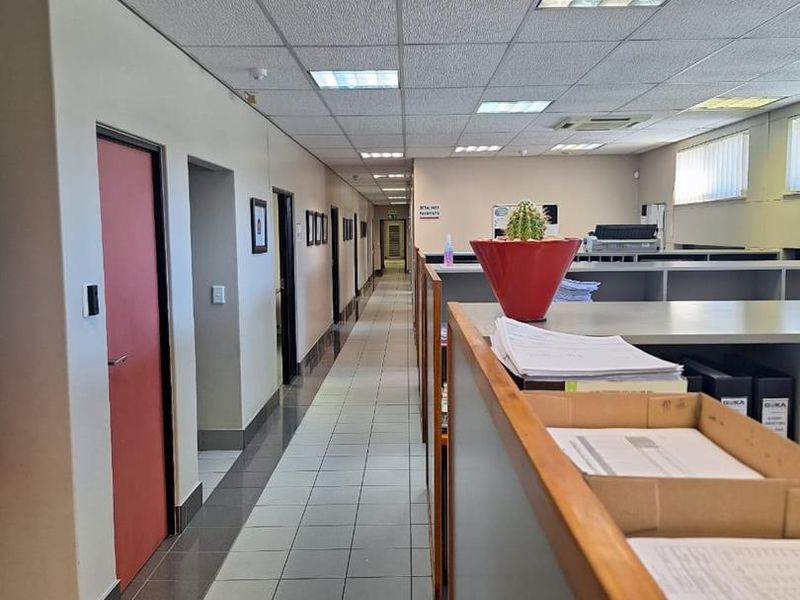 Office And Warehouse In Best Location Windhoek Central - Photo 2