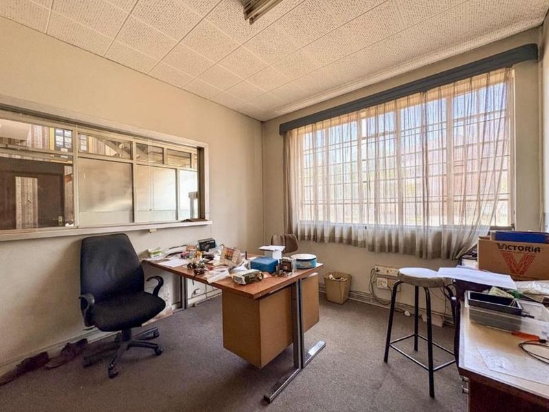 Prime Industrial Property with Office & Workshop Space For Sale in Driehoek, Germiston. - Photo 3