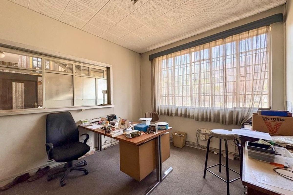 Prime Industrial Property with Office & Workshop Space For Sale in Driehoek, Germiston. - Photo 3