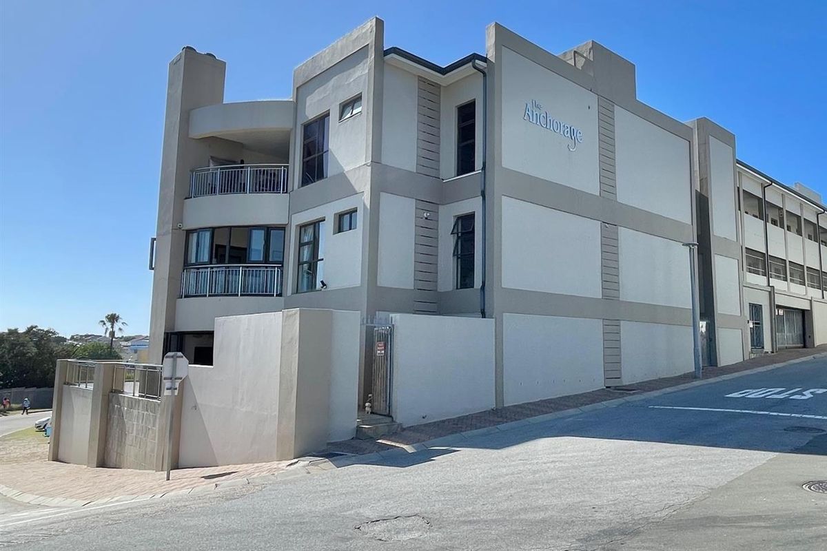 Exceptional 3-Bedroom Apartment for Sale in Mossel Bay - Photo 2
