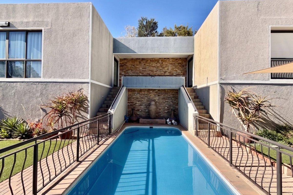4 Bedroom House For Sale in Luxury Hill - Photo 3