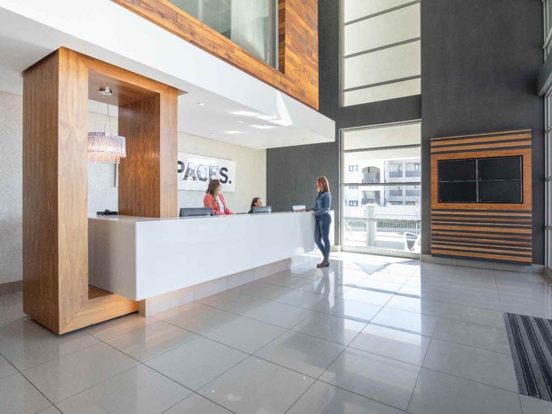 Book a reserved coworking spot in Rosebank SPACES Broadacres - Photo 4