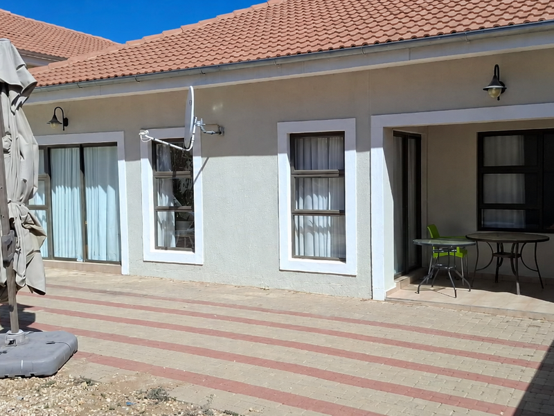 Spacious 3-Bed, 2-Bath Family Home in a Top Neighborhood! - Photo 7