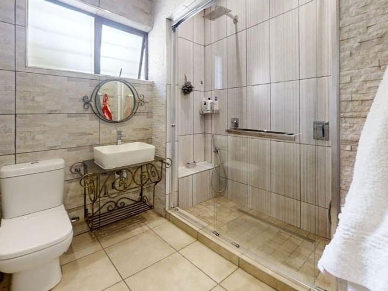 3 Bedroom House in Cinderella - Photo 2