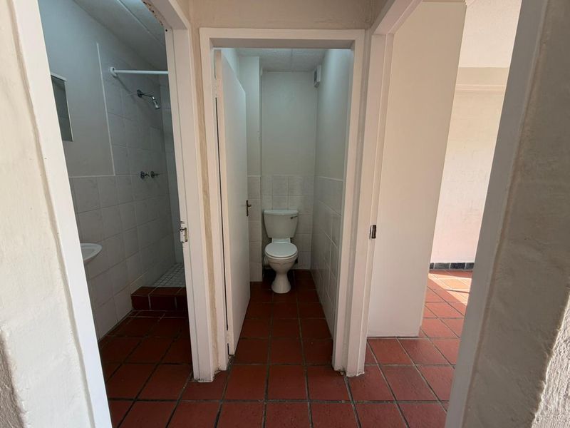 Unique 4 Bed 2 Bath Apartment open plan living area with kitchenette with 2 Secure Parkings allocated - Photo 6