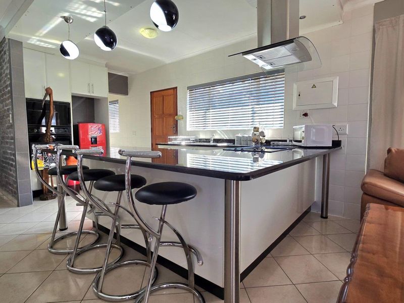 3 Bedroom House for sale in Oakdene - Photo 2