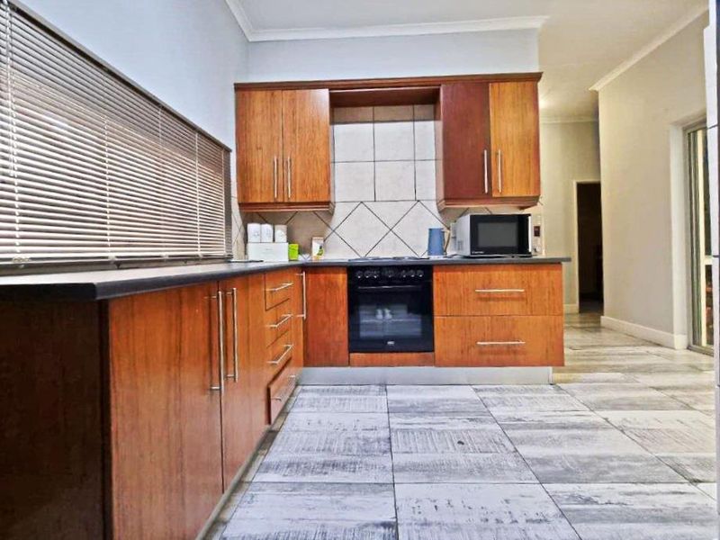 Ready to move in Estate home. - Photo 8