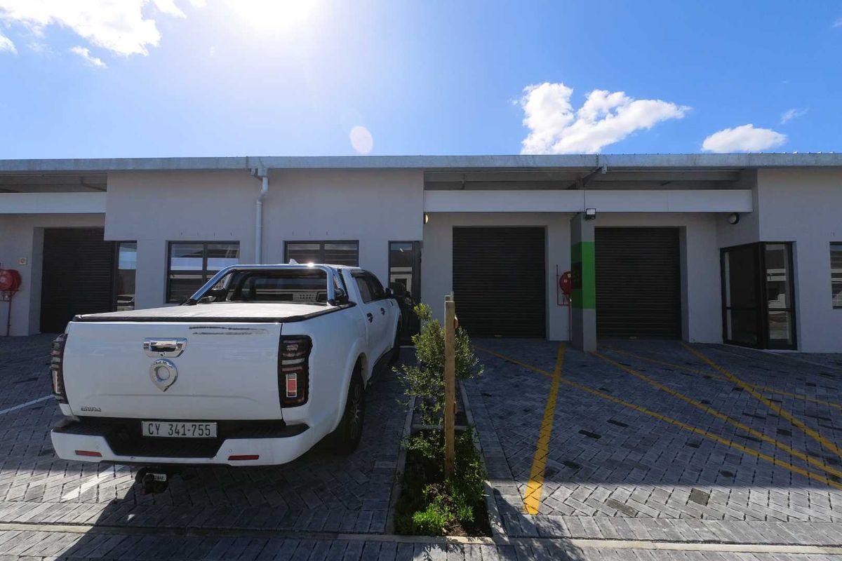 115sqm Warehouse space to let - Montague Gardens - Photo 2