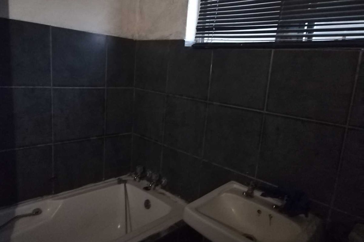 Unlock Potential: Fixer-Upper in Prime Nicolus Estate - Photo 5